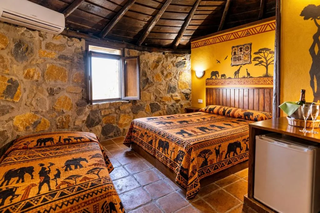 Hotel Selwo Lodge - Animal Park Tickets Included