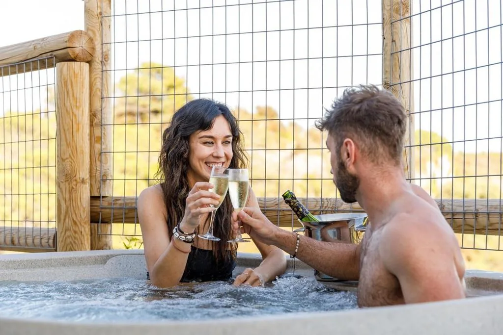 Villa ZULÚ – Parkeintritt inklusive — Hotel Selwo Lodge - Animal Park Tickets Included