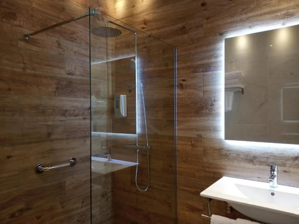 Quarto Triplo (3 adultos) — Hotel Seminario Aeropuerto Bilbao