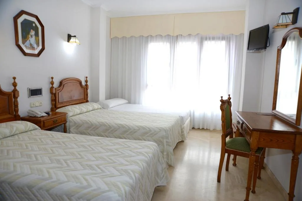 Quarto Triplo (3 adultos) — Hotel Serantes