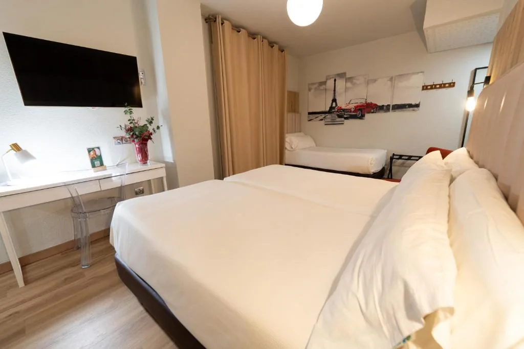 Habitación Doble con cama supletoria — Hotel Sercotel Doña Carmela
