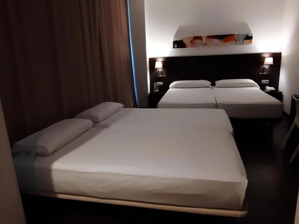 Habitación Cuádruple Estándar — Hotel Sercotel Plana Parc