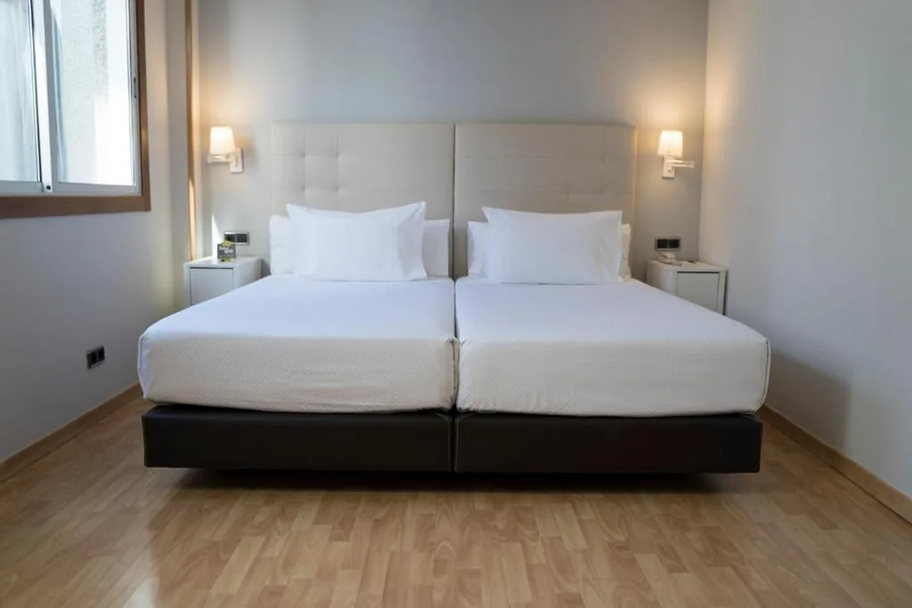 Family Room (2 Adults + 1 Child) — Hotel Sercotel Tres Luces