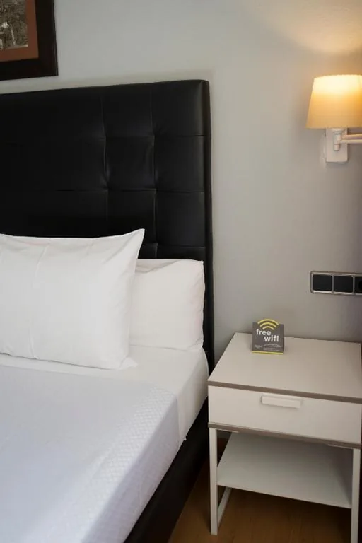 Single Room — Hotel Sercotel Tres Luces