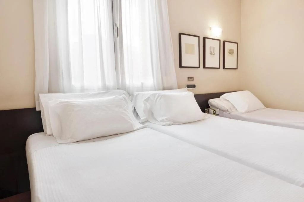 Doppelzimmer mit Zustellbett – 1 oder 2 Betten (2 Erwachsene + 1 Kind) — Hotel Sercotel Tudela Bardenas