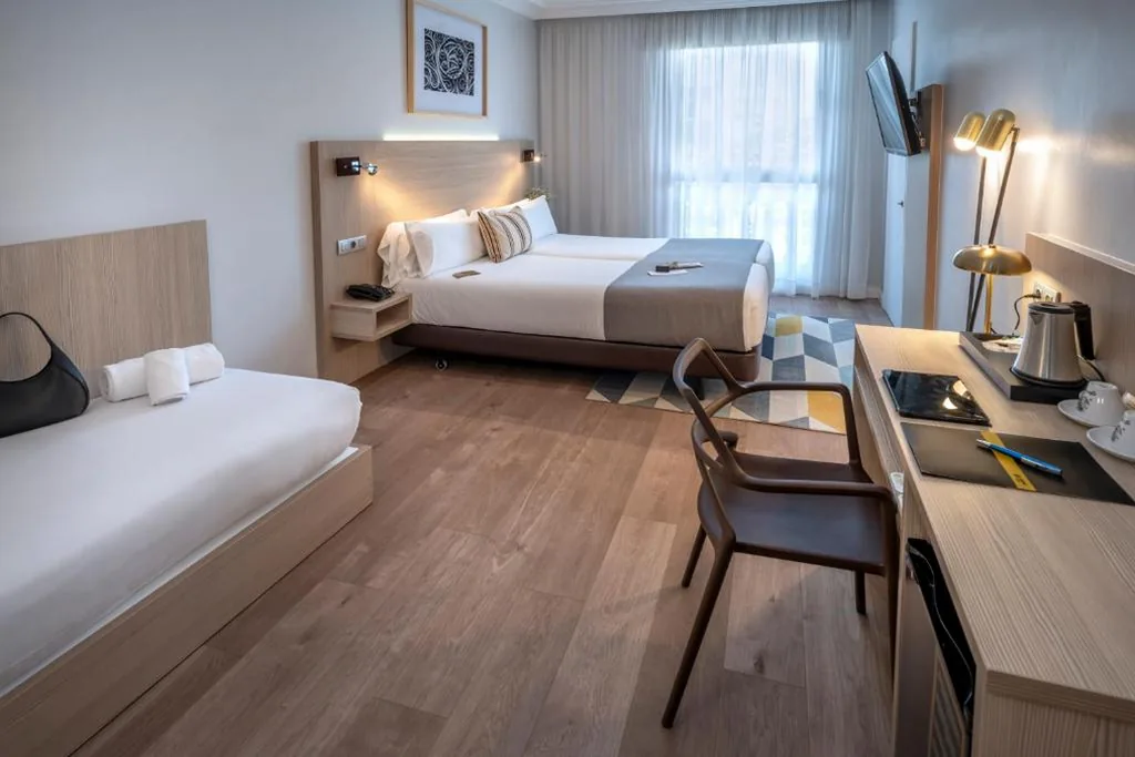Habitación Triple Deluxe — Hotel SERHS Rivoli Rambla