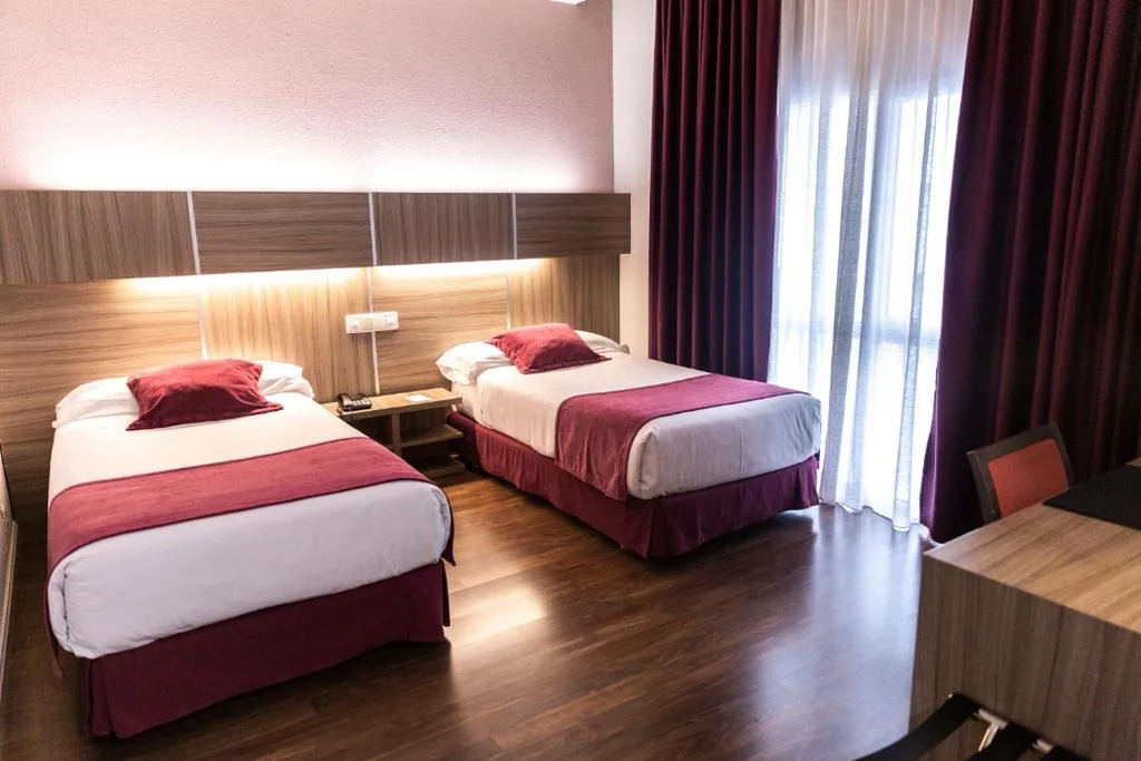 Camera doppia - 1 o 2 letti — Hotel Serrano