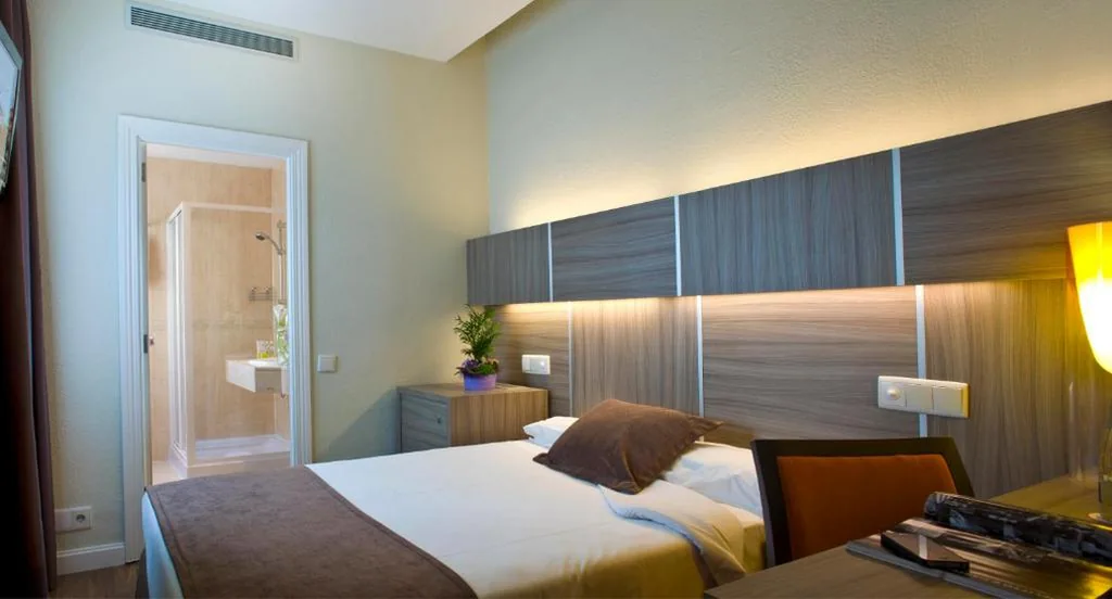 Hotel Serrano
