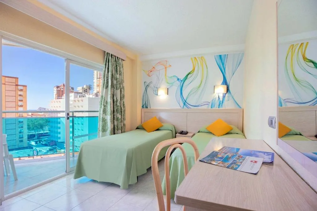 Quarto Duplo - 2 camas (3 adultos) — Hotel Servigroup Calypso