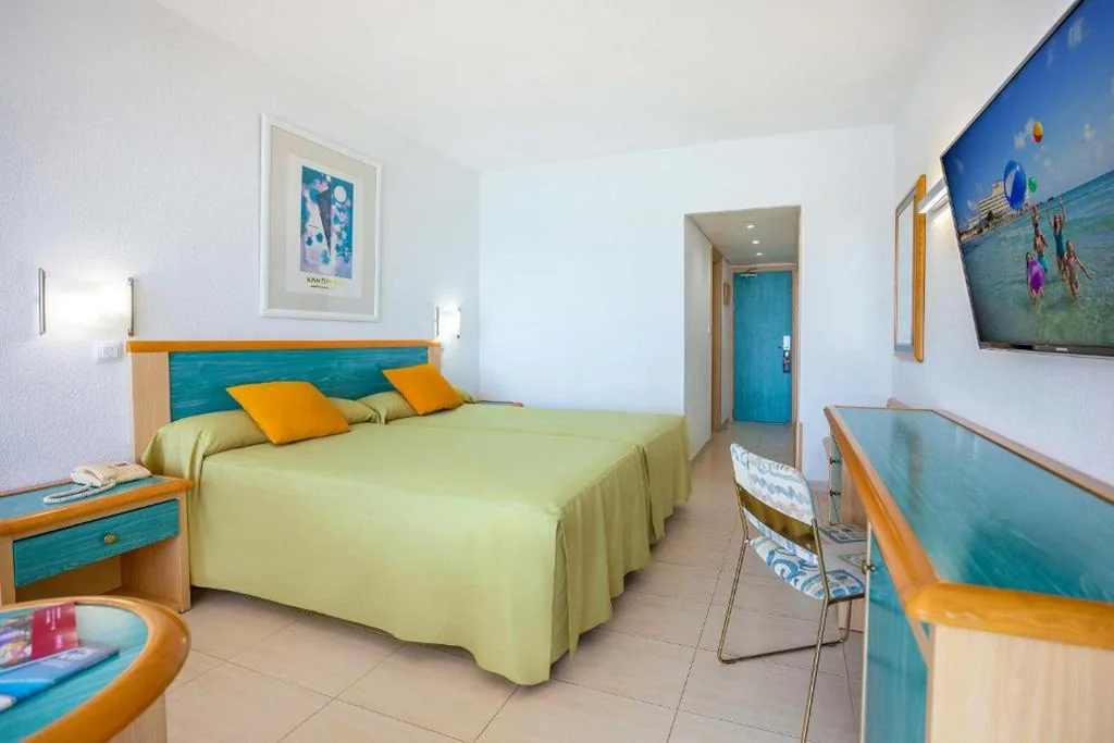 Doppelzimmer mit Terrasse (3 Erwachsene) – 1 oder 2 Betten — Hotel Servigroup Galua