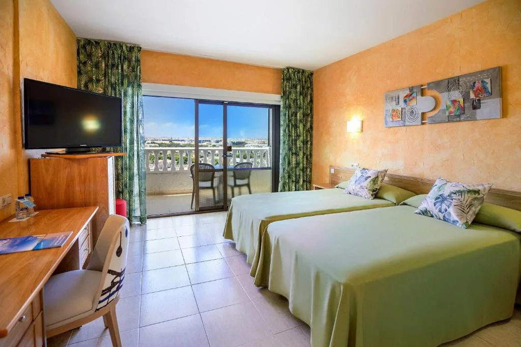 Doppelzimmer mit Zustellbett (3 Erwachsene) – 2 Betten — Hotel Servigroup La Zenia 4 Sup