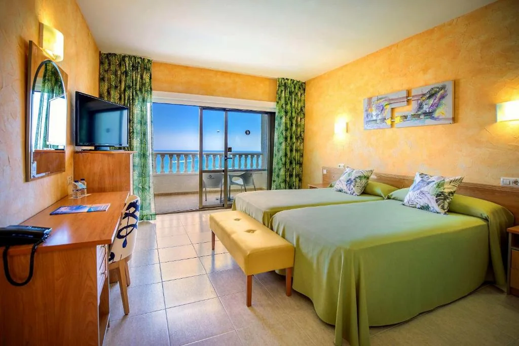Doppelzimmer mit Meerblick (2 Erwachsene + 2 Kinder) — Hotel Servigroup La Zenia 4 Sup
