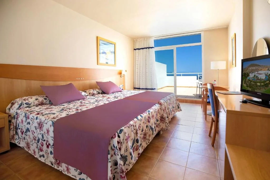 Tweepersoonskamer - 2 tweepersoonsbedden (2 volwassenen + 2 kinderen) — Hotel Servigroup Marina Mar