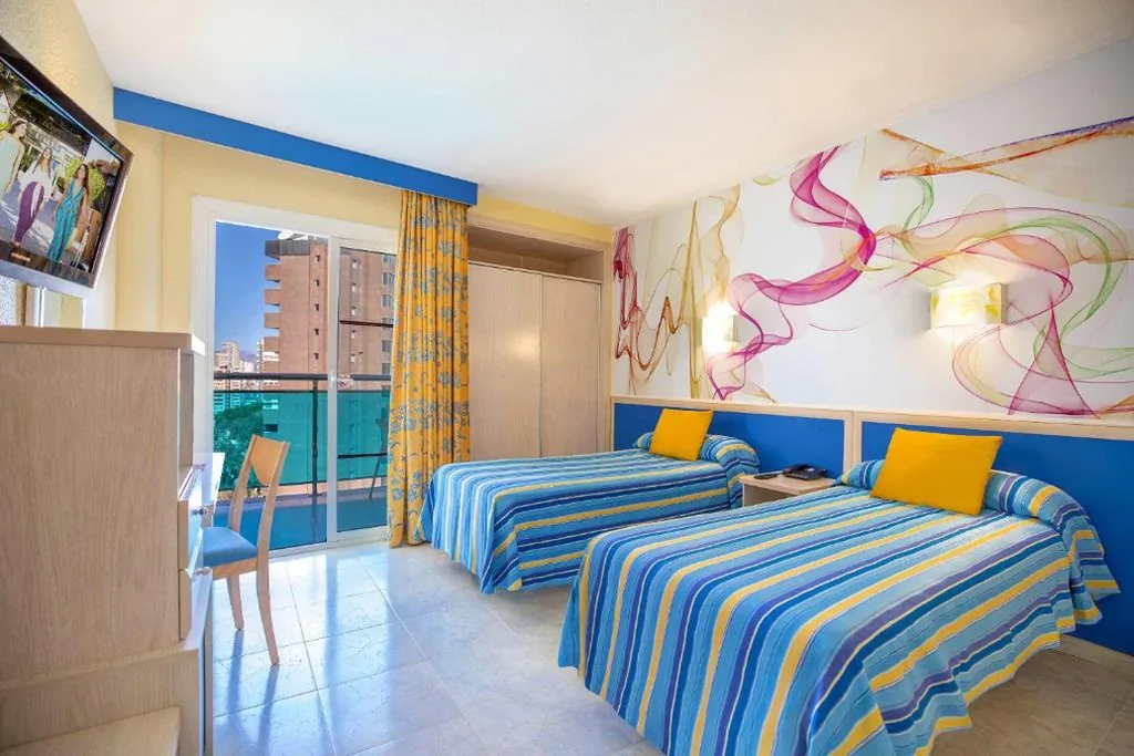 Camera Doppia con letto supplementare (2 adulti + 1 bambino) - 2 letti — Hotel Servigroup Rialto