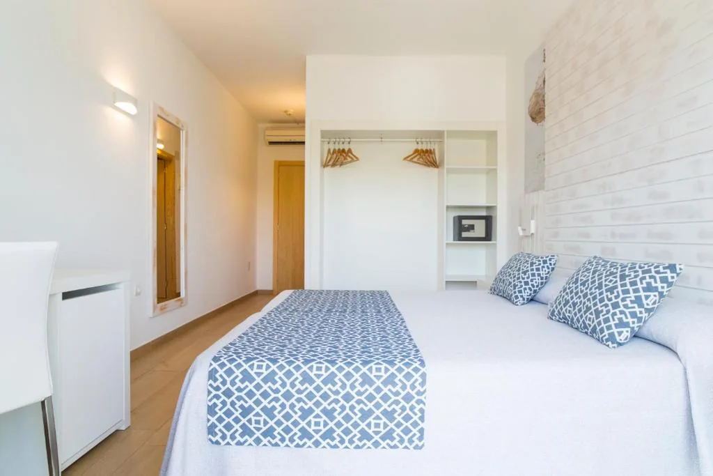 Chambre double avec balcon - 2 lits — Hotel Ses Savines