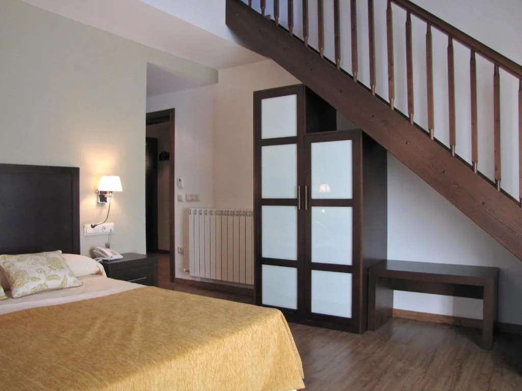 Familienzimmer mit Bergblick (2 Erwachsene + 2 Kinder) — Hotel Sesué