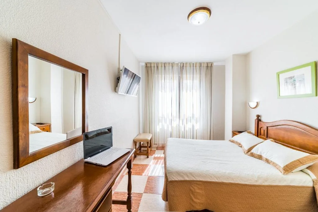 Doppelzimmer – 1 oder 2 Betten — Hotel Sevilla
