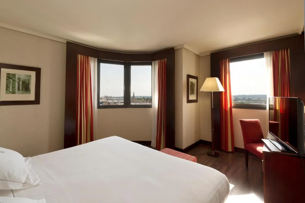 Suite Junior avec lit d’appoint — Hotel Sevilla Center