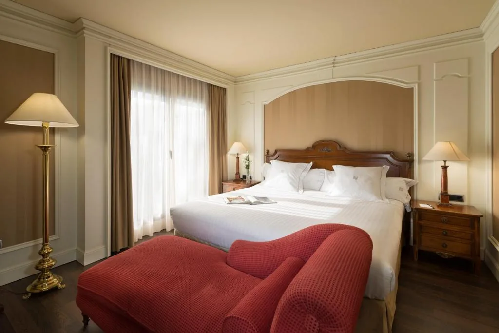 Suite Junior Supérieure avec vue sur la ville — Hotel Sevilla Center