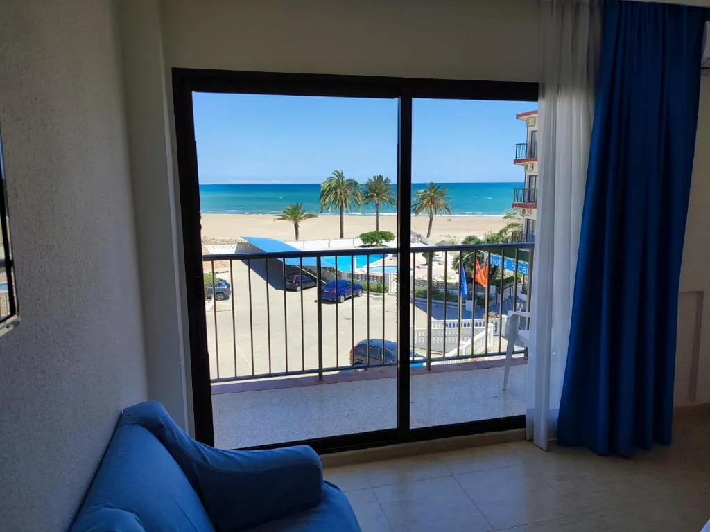 Doppelzimmer mit Poolblick (2 Erwachsene + 1 Kind) — Hotel Sicania