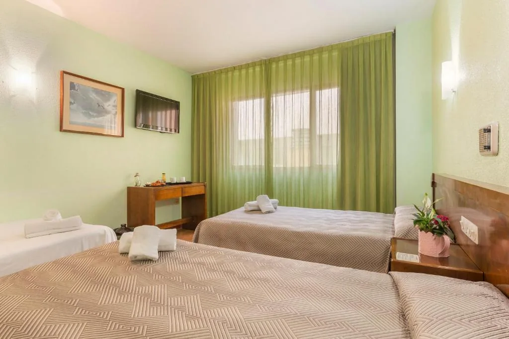 Camera tripla classica — Hotel Sierra de Arcos
