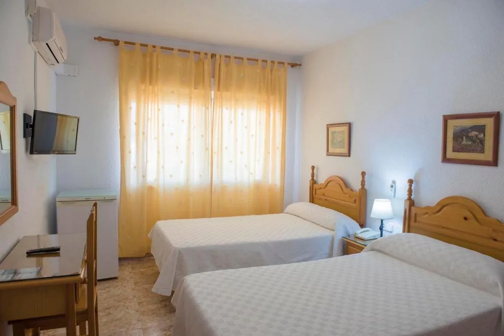 Habitación Doble con cama supletoria — Hotel Sierra Mar