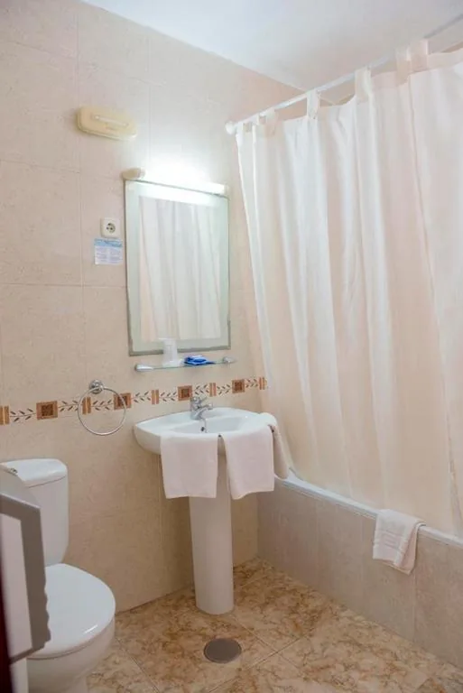 Habitación Triple Económica — Hotel Sierra Mar