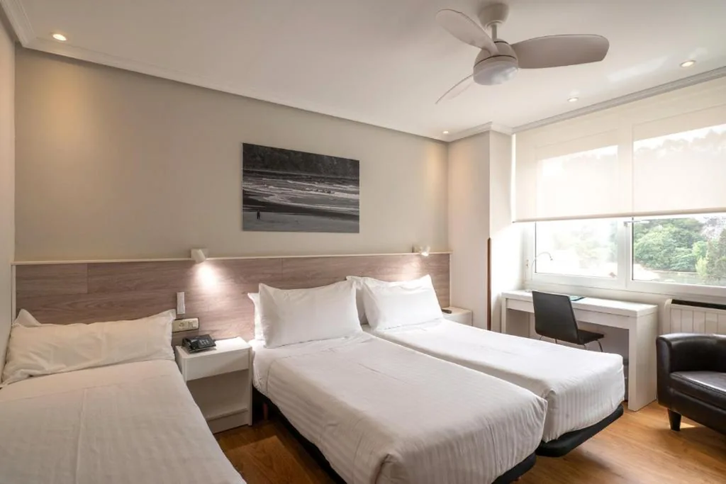 Camera Doppia Economica con letto supplementare - edificio annesso — Hotel Silken Don Pepe y Don Pepe Ría