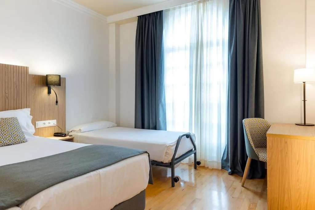 带加床的双人间（3位成人） — Hotel Silken Villa de Laguardia