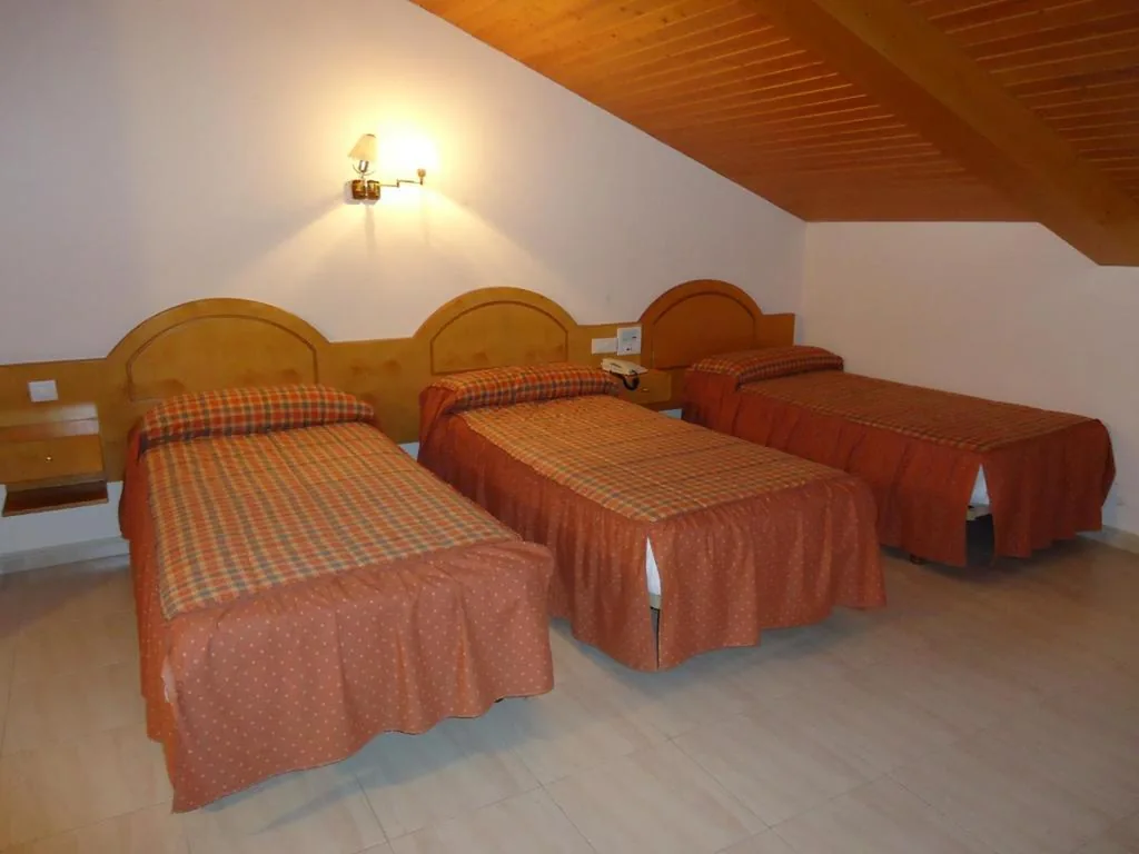 Habitación Triple — Hotel Silos 2000