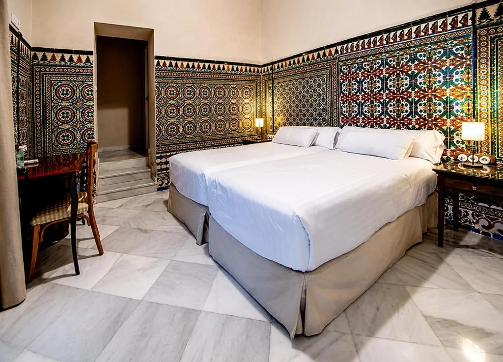 Double Room with Traditional Seville Tiles — Hotel Simon