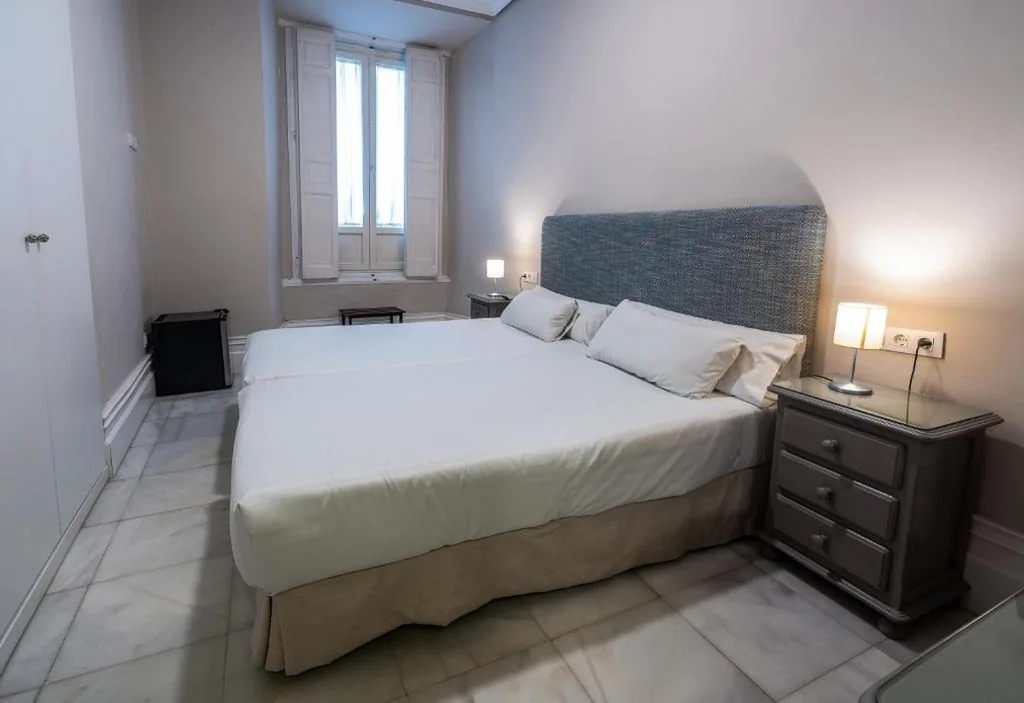 Habitación Doble Confort — Hotel Simon