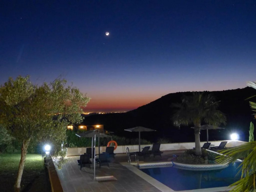 Doppelzimmer mit Balkon und Meerblick – 1 oder 2 Betten — Hotel Sindhura
