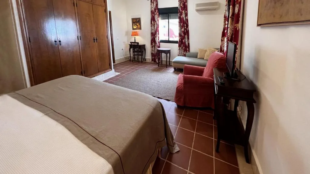 Junior Suite — Hotel Sindhura