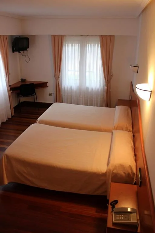 Tweepersoonskamer - 1 of 2 bedden — Hotel Sindika