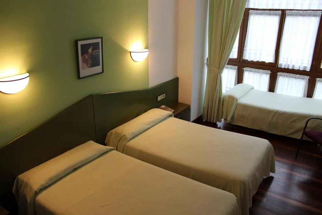 Driepersoonskamer — Hotel Sindika