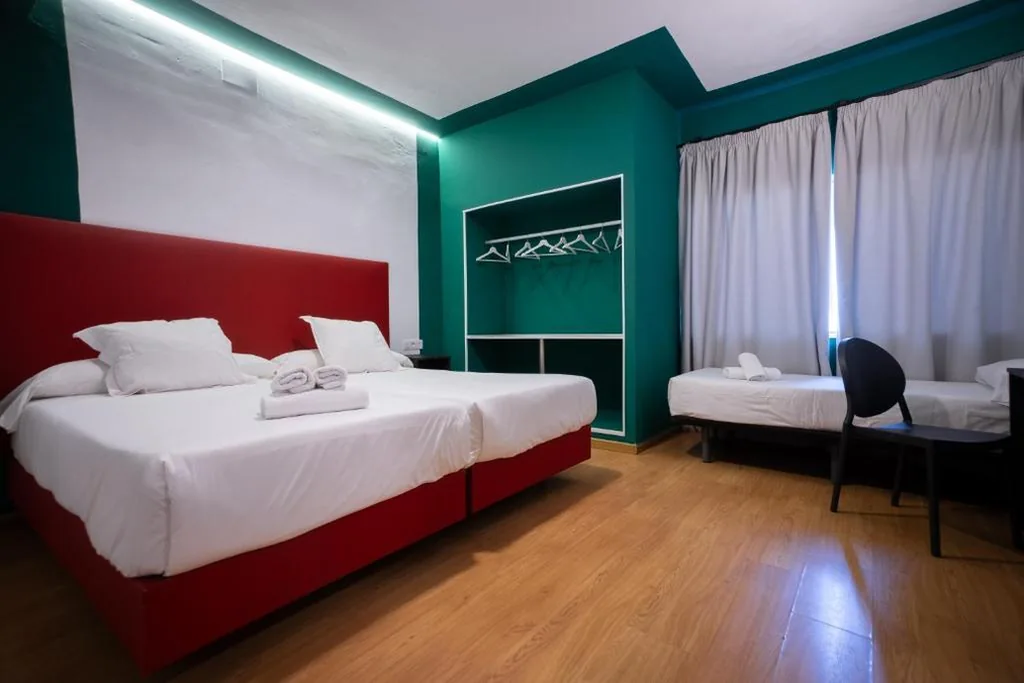 Quarto Triplo Económico — Hotel Sireno Ritual Torremolinos - Adults Only