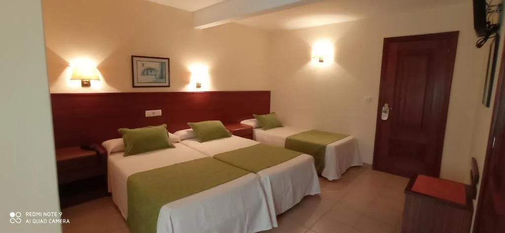 Quarto Triplo Interior — Hotel Siroco Portonovo