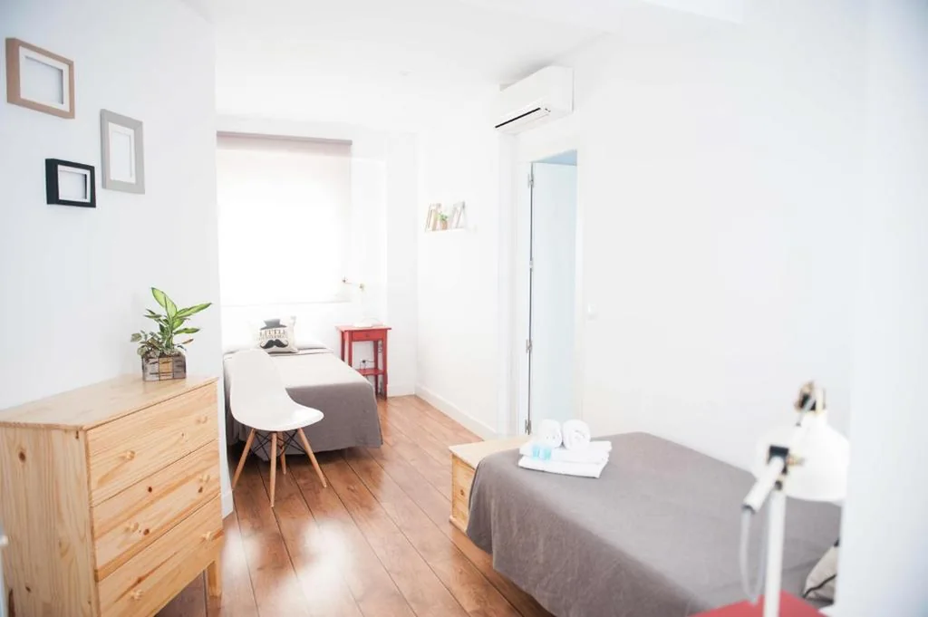 Habitación Doble Estándar - 2 camas — Hotel Smile & Co Hostal Boutique