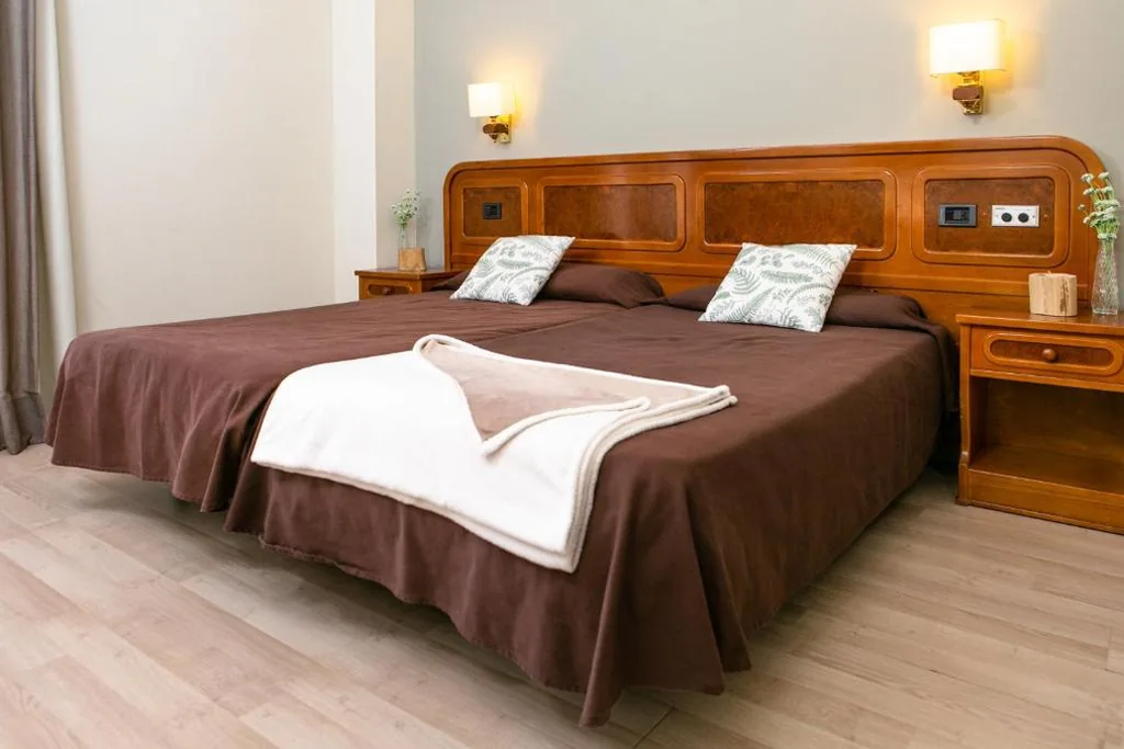 Habitación Doble Superior (2 adultos) — Hotel SNÖ Condes del Pallars