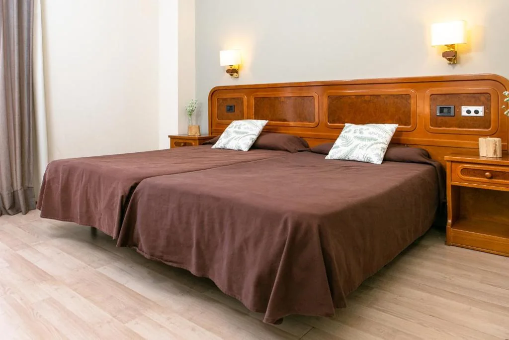 Habitación Doble Superior con balcón — Hotel SNÖ Condes del Pallars