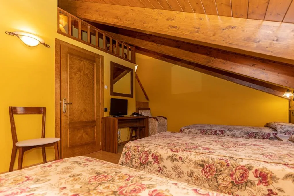 Habitación Triple - Ático — Hotel Solana