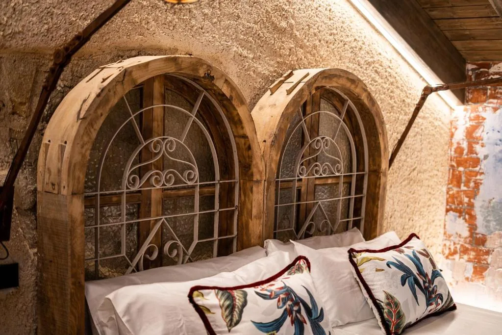 Suite Deluxe con vasca idromassaggio — HOTEL SOMNIFABRIK