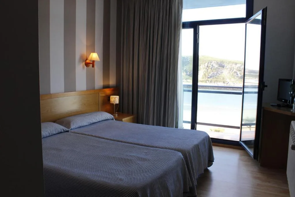 Camera doppia con vista sul fiume - 1 o 2 letti — Hotel Soraya