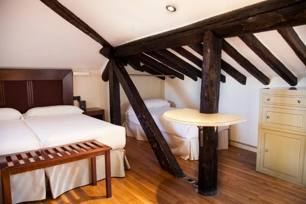 Suite Junior Mansardata — Hotel Soria Plaza Mayor