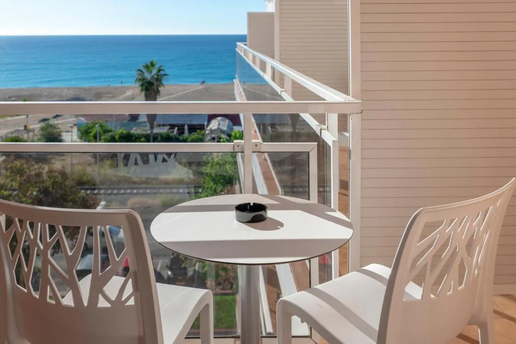 Camera quadrupla (3 adulti + 1 bambino) — Hotel Sorra Daurada Splash