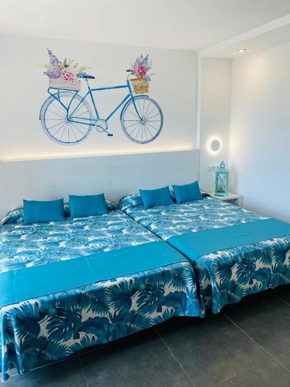 Camera tripla Standard (2 adulti + 1 bambino) — Hotel Sorra Daurada Splash