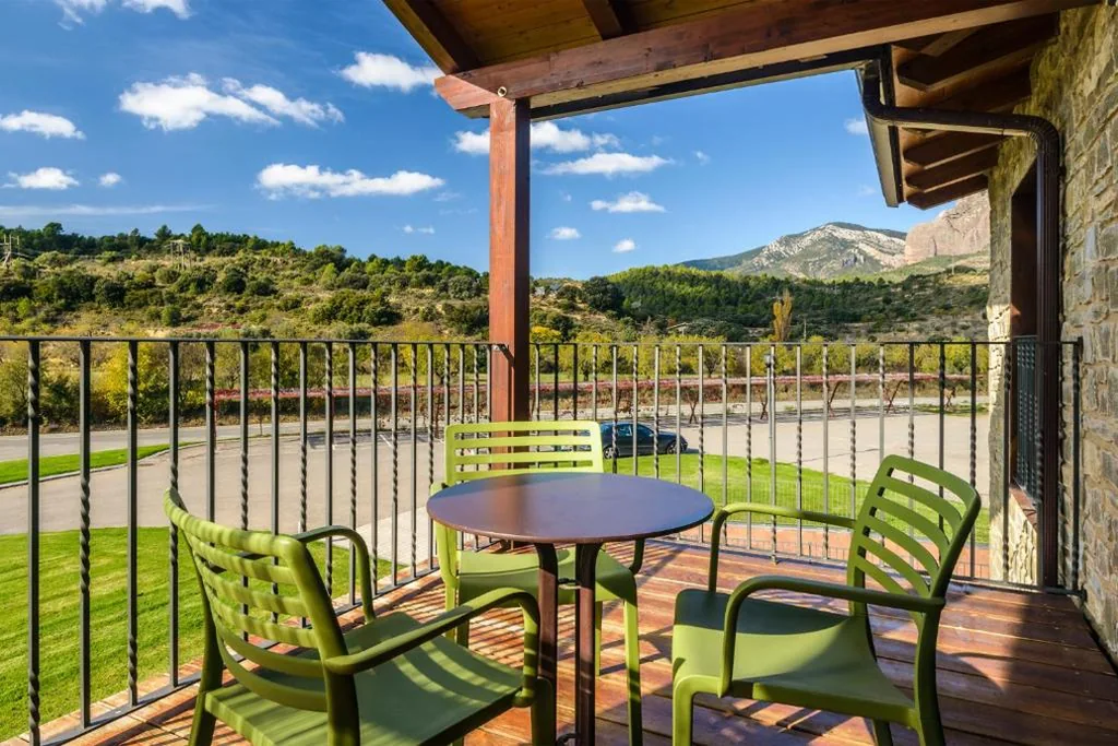 Suite — Hotel Spa Aguas de los Mallos