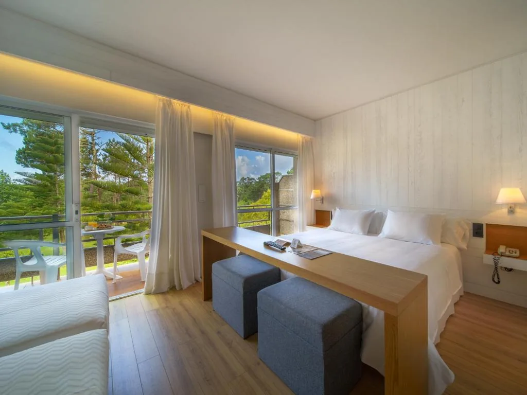 Quadruple Room with Balcony — Hotel Spa Atlántico San Vicente do Mar