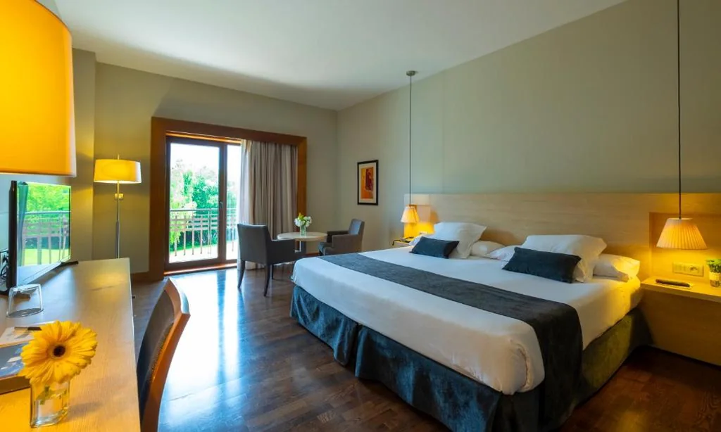 Habitación Doble - 1 cama extragrande — Hotel Spa Attica21 Vilalba
